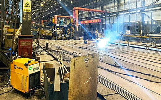 欧博abg官网数字化等离子切割+碳弧气刨两用机LGB 120B使用现场