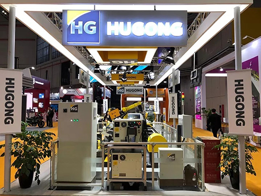 进博会首日欧博abg官网意大利CEA展位展品机械人焊接系统